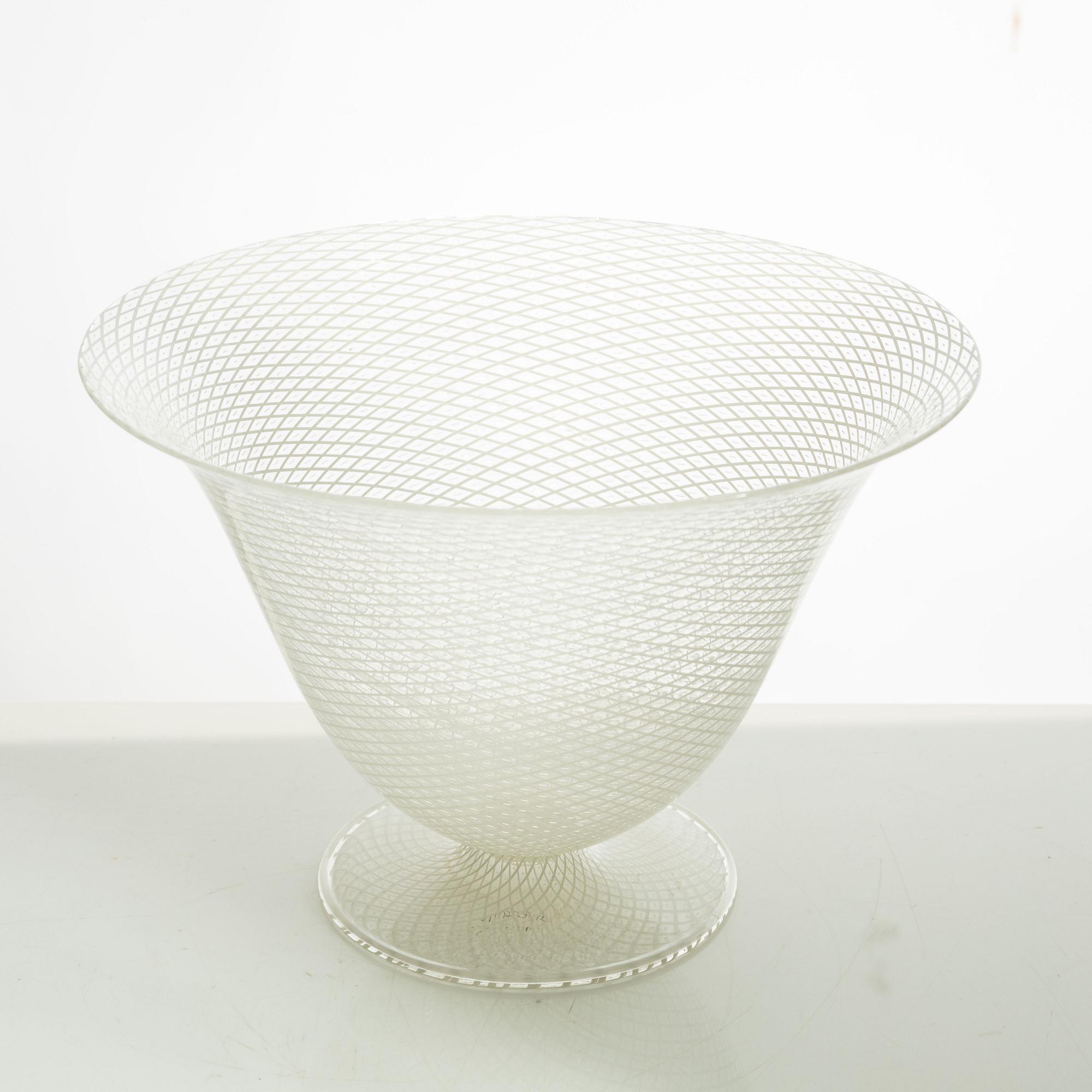 Archimede Seguso, a filigree technique glass bowl, Murano, Italy.