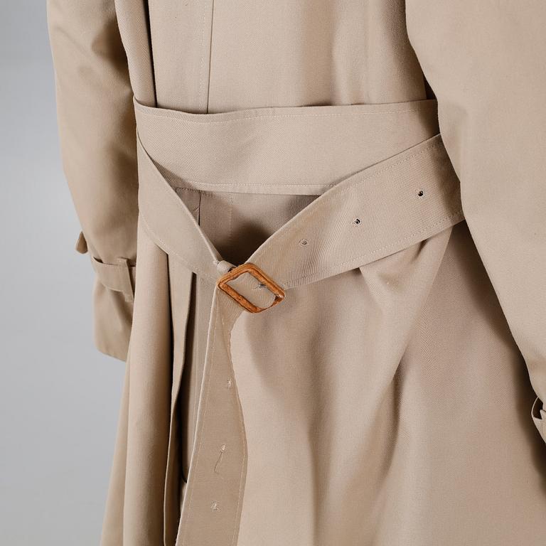 BURBERRY, trenchcoat.