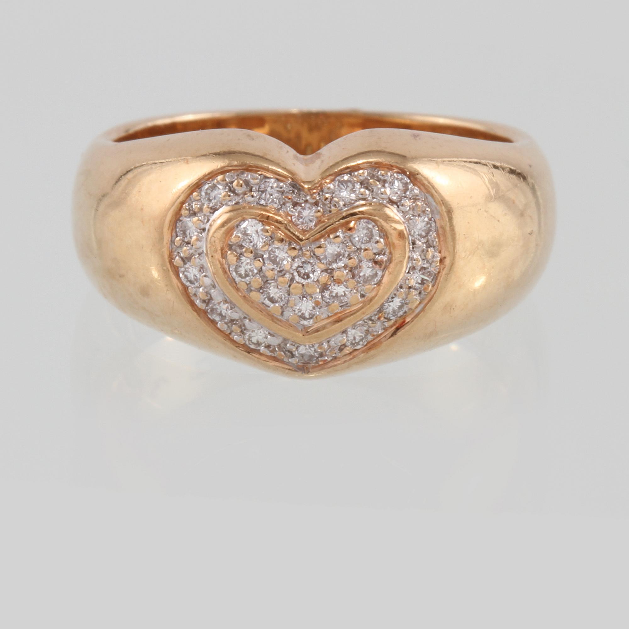 RING, 18K guld med briljantslipade diamanter 0.15 ct, troligtvis Hans Strömdahl, Stockholm. Vikt 6,0 gram.