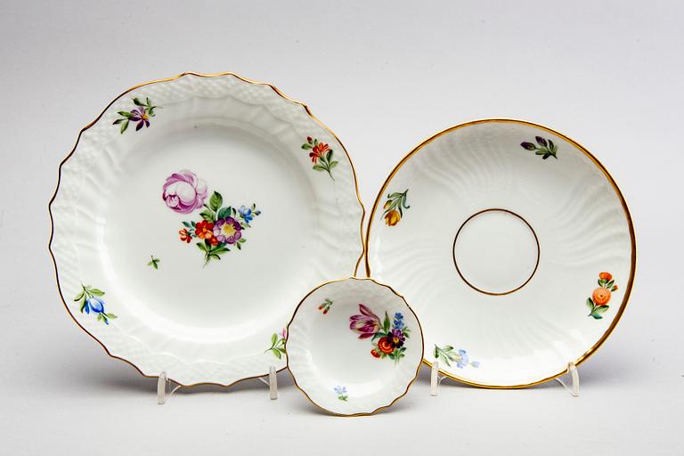 Royal Copenhagen, Kaffeservis, ca 60 delar, porslin, "Sachsisk Blomst", Kunglig Dansk.
