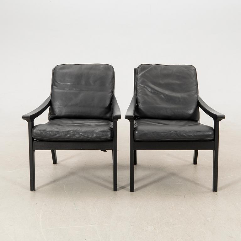 Armchairs, a pair of modern manufacture.