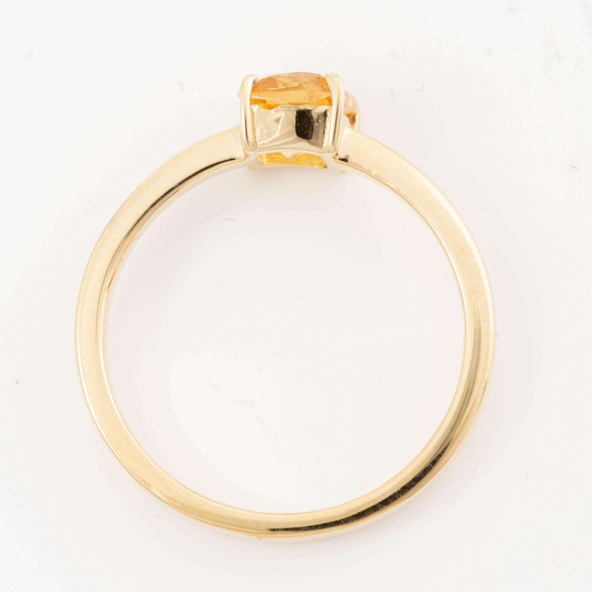 Ring, 18K gold with yellow sapphire.