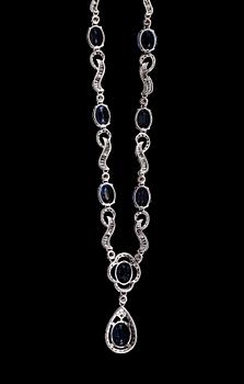 COLLIER, 18K vitguld, diamanter tot ca 1.49 ct, kyaniter tot ca 13.86 ct. Vikt ca 20 g.
