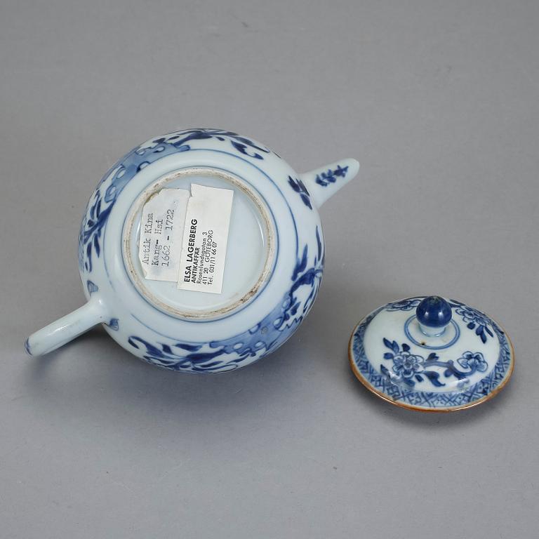 TEKANNA, porslin. Kina, 1700-tal.