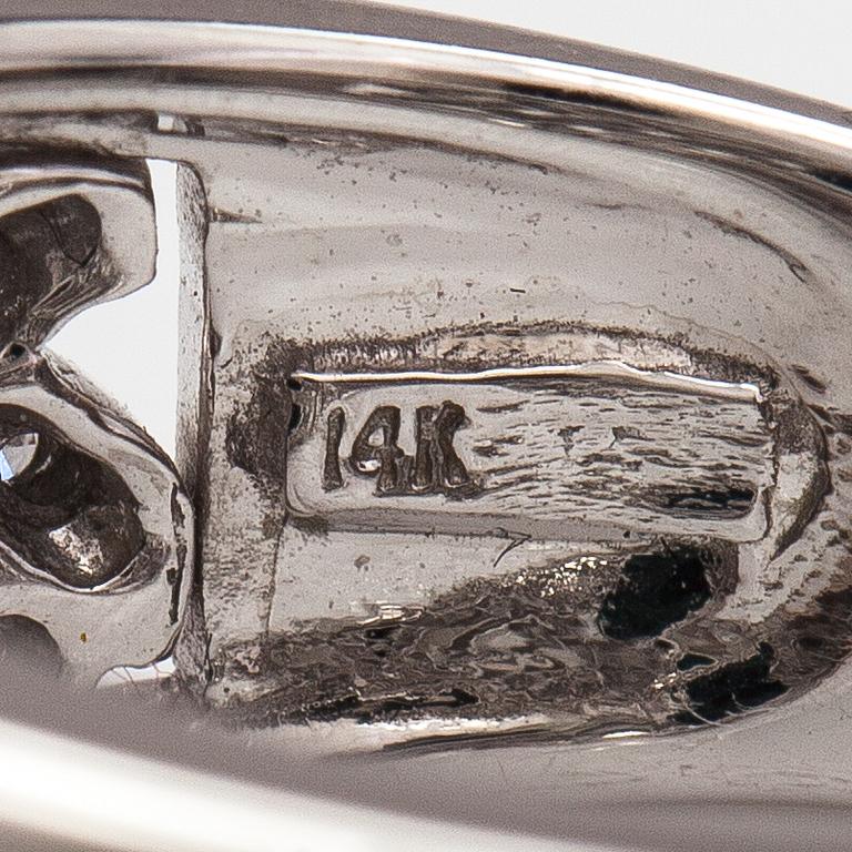 Ring, 14K vitguld, mörk grön turmalin ca 7.38 ct och diamanter ca 0.42 ct tot enligt certifikat.