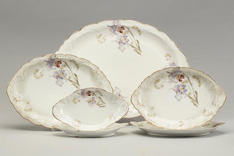 MATSERVIS, 74 delar, porslin, omkring 1900.