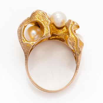 Björn Weckström, ring, "Kastehelmet", 14K guld och odlade pärlor, Lapponia 1971.