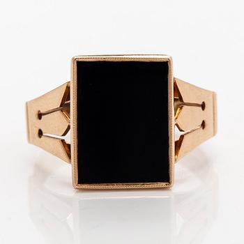 Ring, onyx, 14K gold, Westerback, Helsinki 1954.