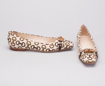 SKOR, Gucci.