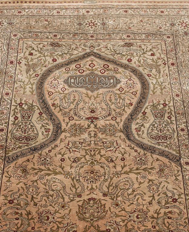 OLD SILK HEREKE. 179,5 x 124 cm.