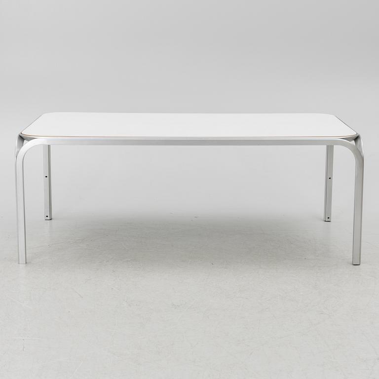 Jørn Utzon, a 'New Angle' dining table, Fritz Hansen, Denmark, 1971.