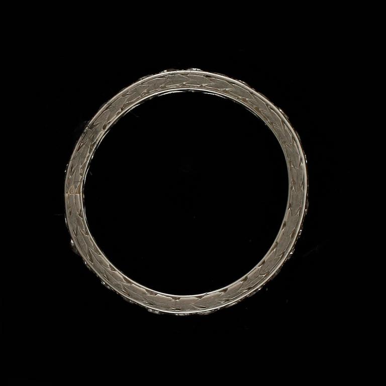 RING, alliansring, platina med diamanter ca 0,13 ct. Vikt ca 2 gram.