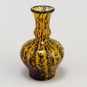 SIMON GATE, a "small graal" vase, Orrefors 1919, signed.