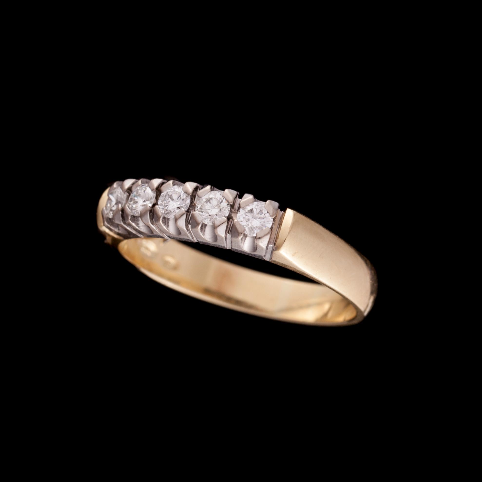 RING, 14K guld, briljantslipade diamanter. Vikt ca 4,1 g.