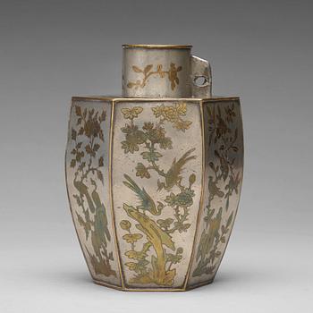 554. A pewter tea caddy, Qing dynasty, 18th Century.