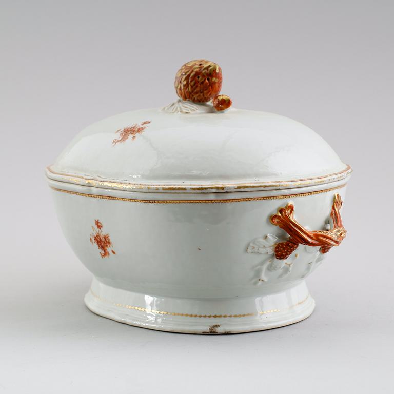 TERRIN, porslin, Kina, Qianlong 1736-1795.
