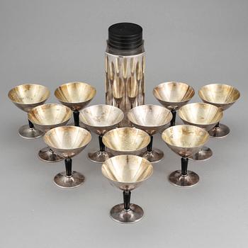 SHAKER samt COCKTAILGLAS, nysilver, 13 delar, Folke Ahrström, GAB, 1936 - 1940, Stockholm.