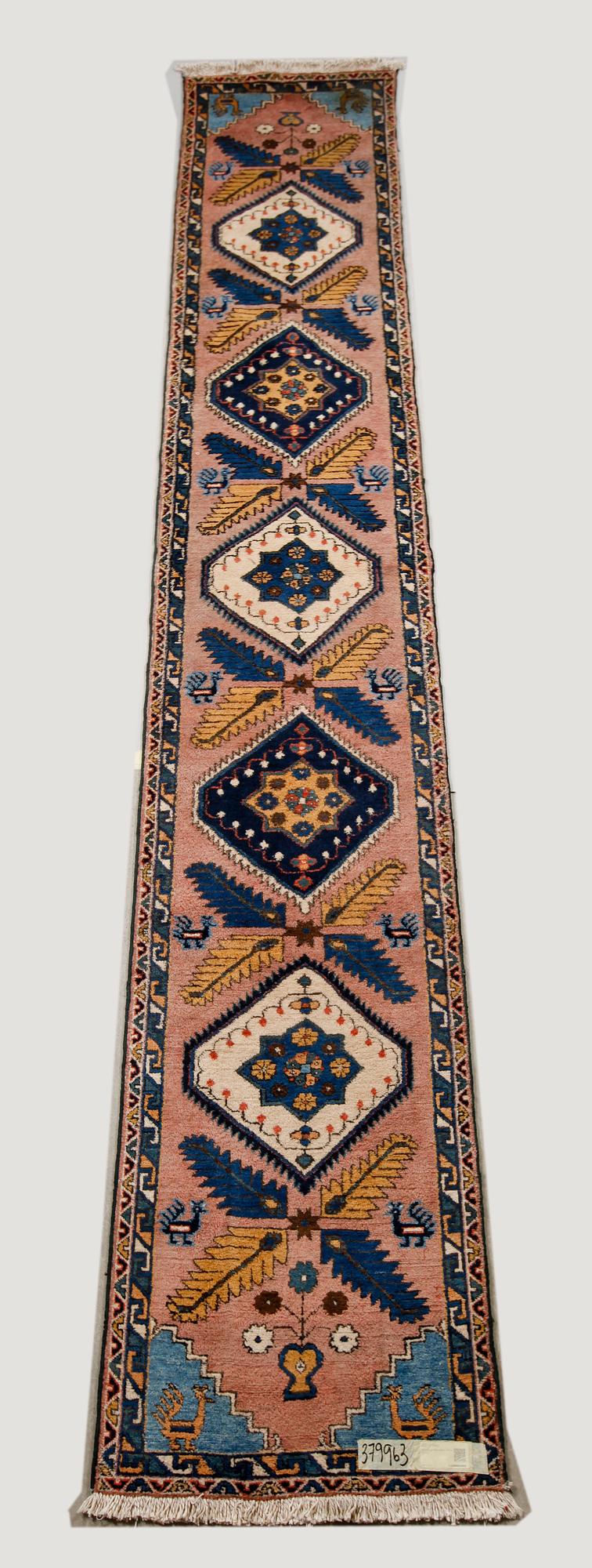 MATTA, Ardebil, galleri. 428 x 75 cm.
