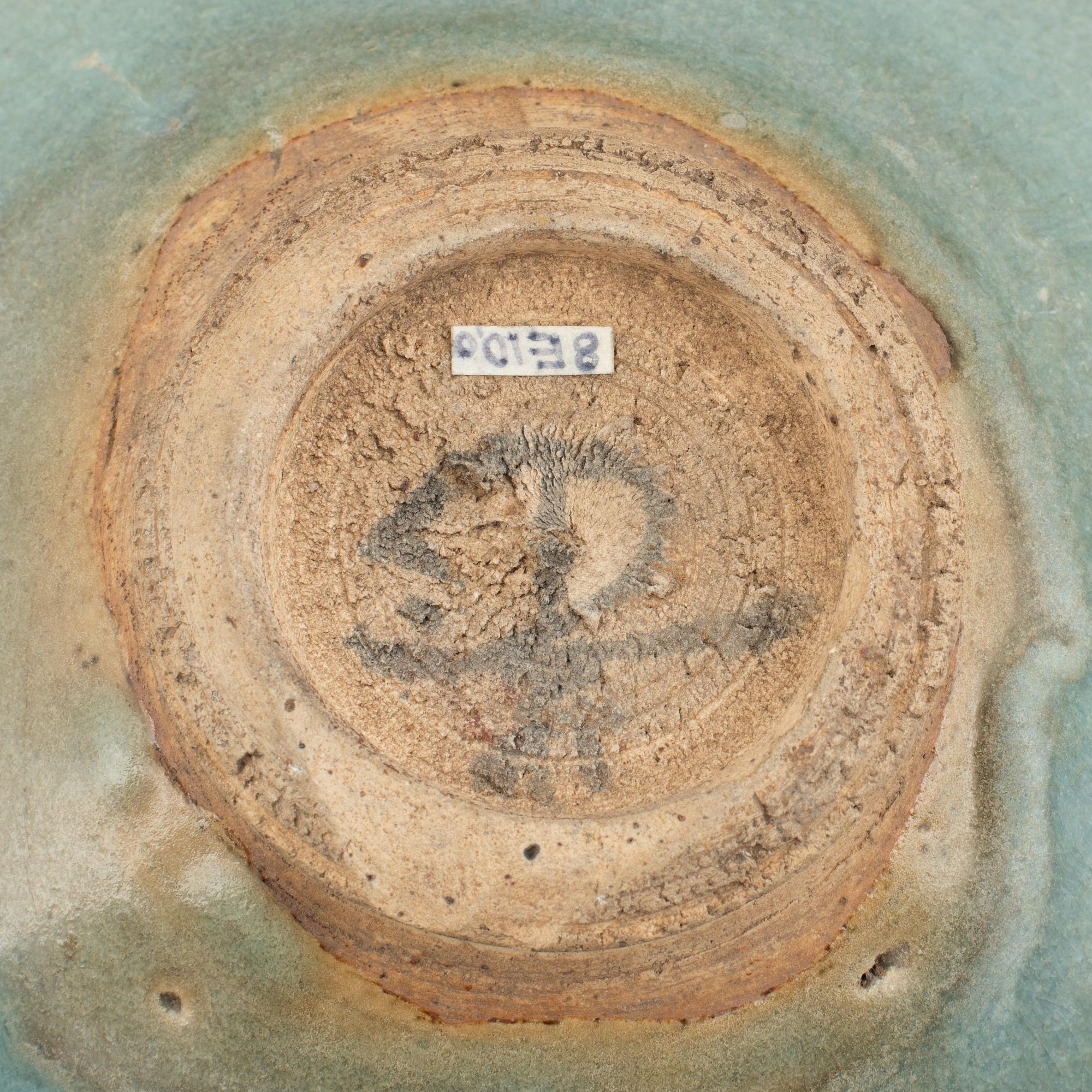 A Junyao glazed bowl. Yuan / Ming dynasty.