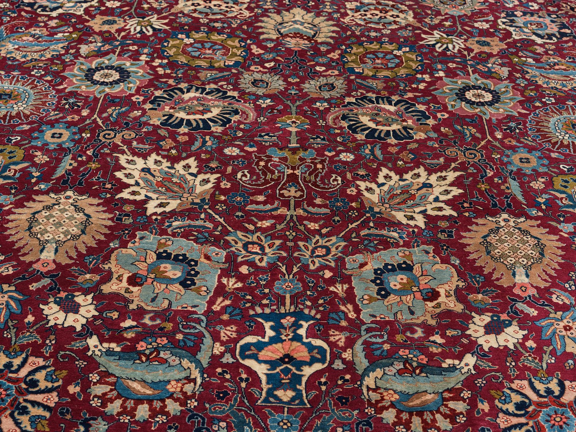 Matto, semi-antique Tabriz, ca 413,5 x 328,5 cm.