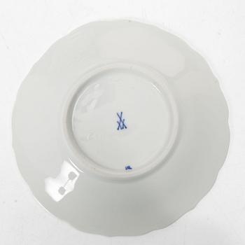 Meissen, Dinner service components, 9 pcs, “Onion Pattern”, Germany, 20th century.