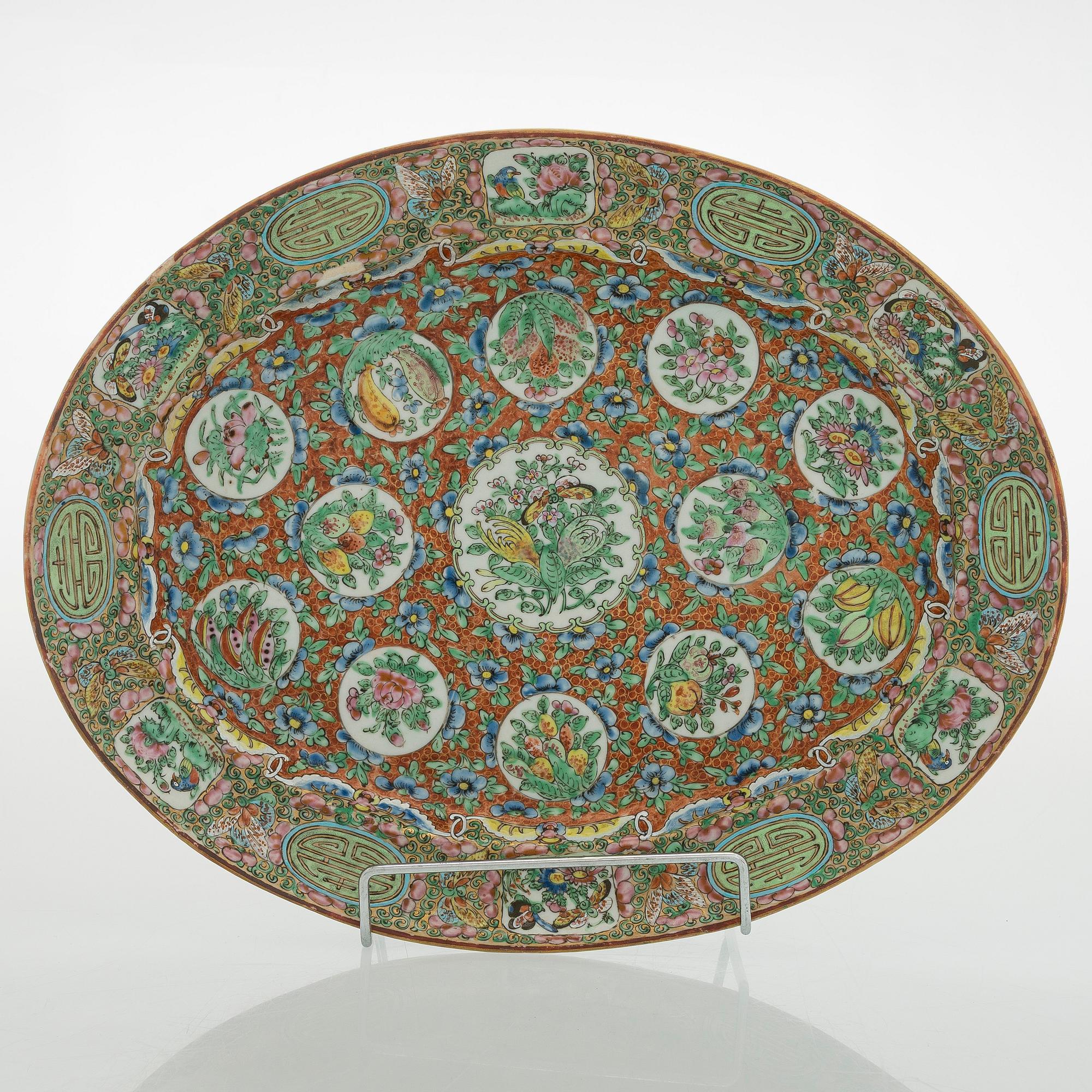 koristelautasia 4 kpl ja tarjoiluvati, Kiina, 1800-luku.