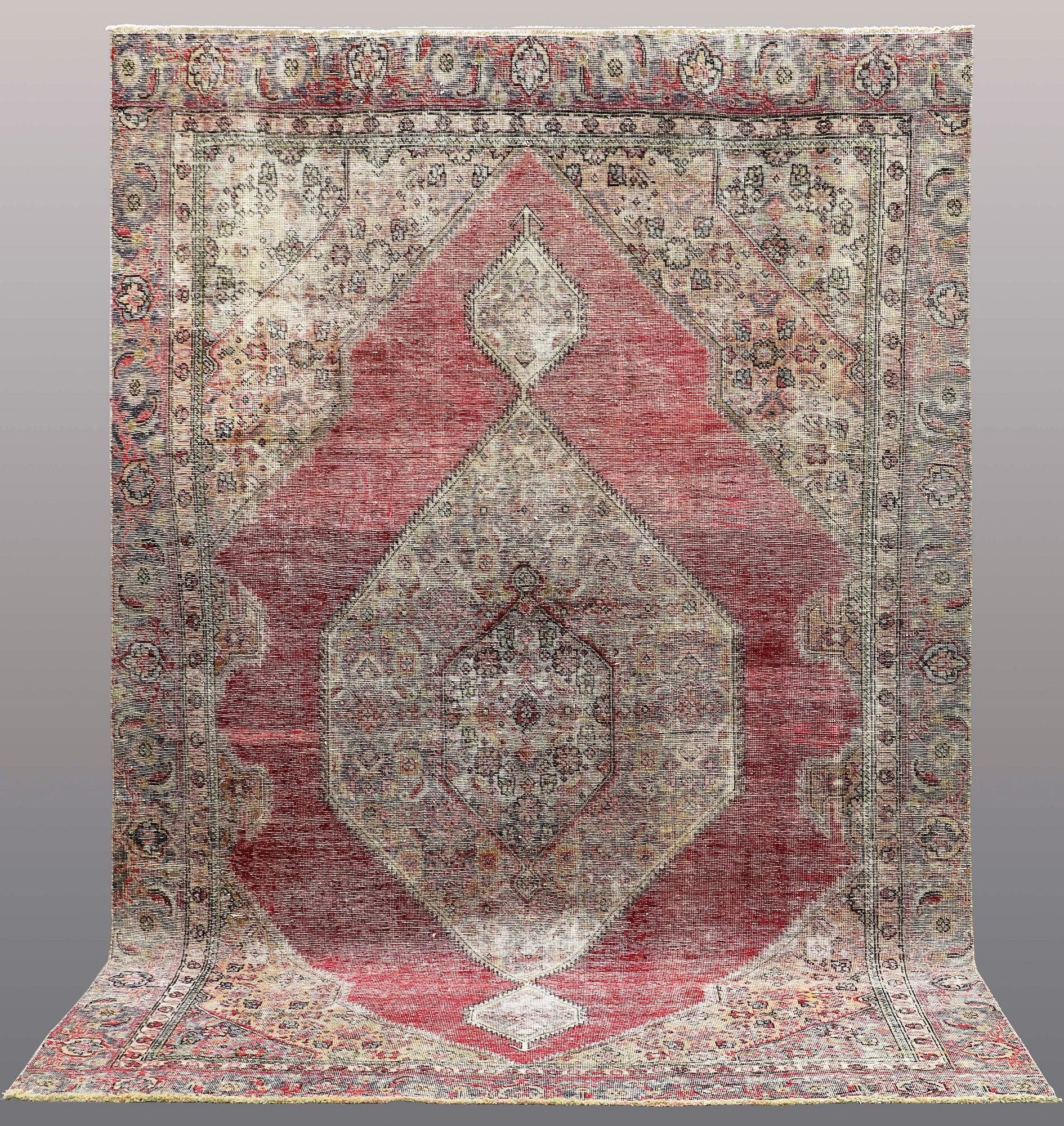 A CARPET, Oriental, ca 332 x 220 cm.