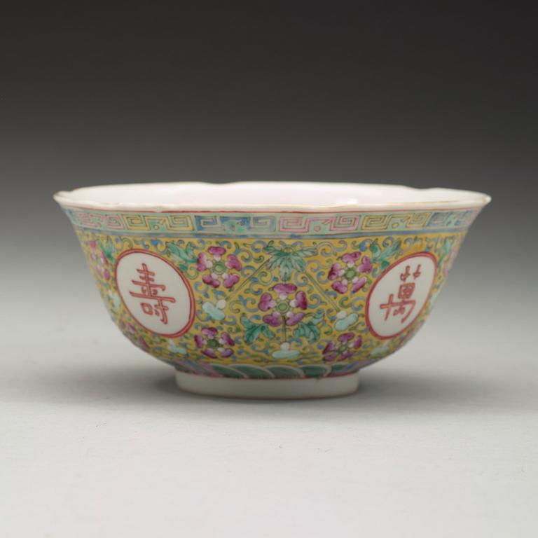 A famille rose yellow ground bowl. Late Qing dynasty, circa 1900, with Guangxu's six character mark.
