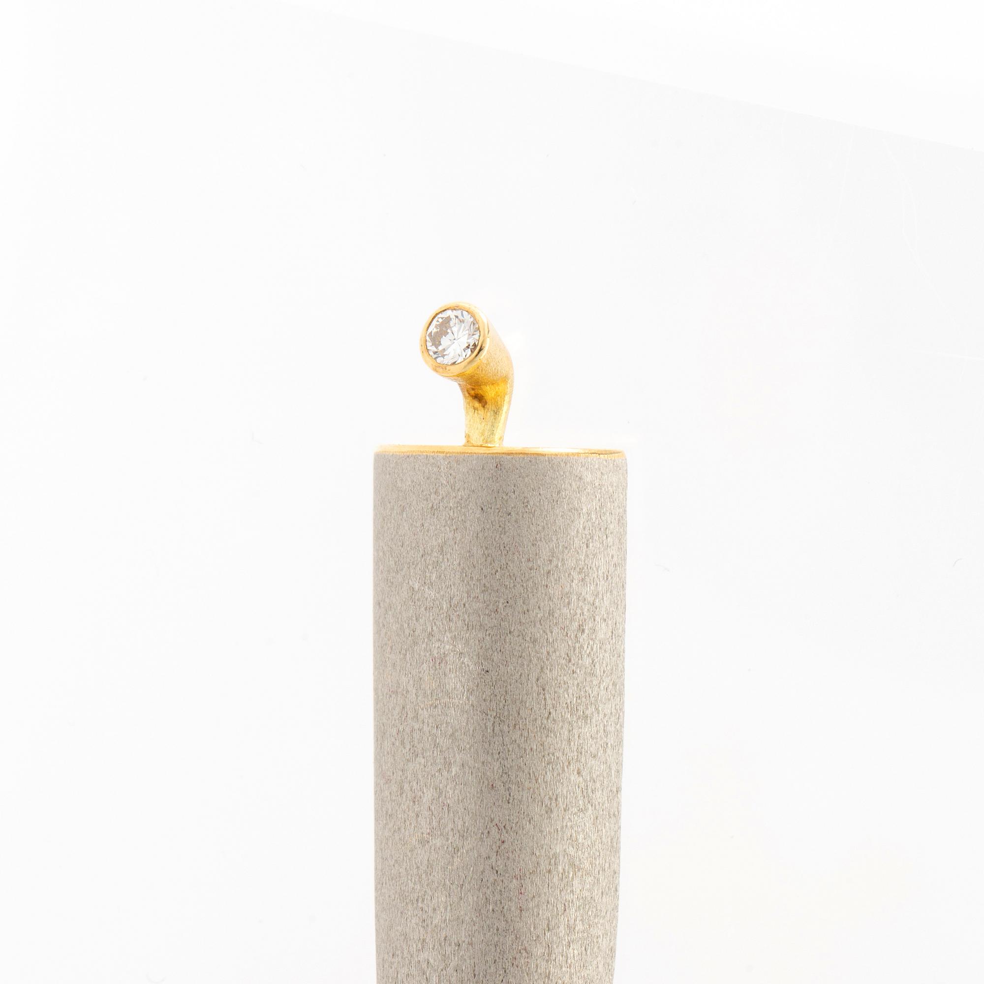 Magnus G:son Liedholm, Brooch 18K gold and platinum set with round brilliant-cut diamonds.