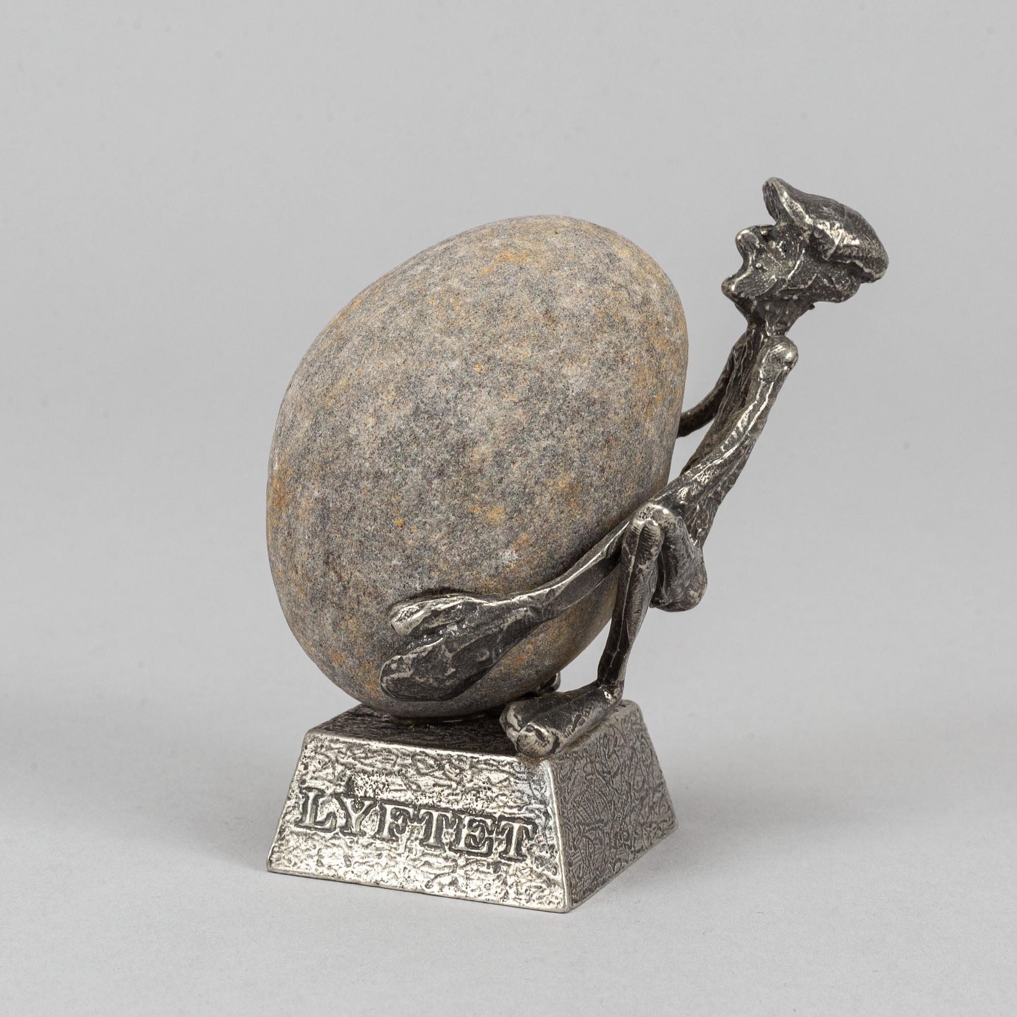 HENRY GUSTAFSSON, skulptur, "Lyftet", tenn och sten, Vimmerby, signerad, 1998.