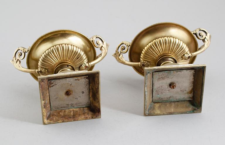 URNOR, 1 par, marmor och mässing, Frankrike, 1800-talets mitt.