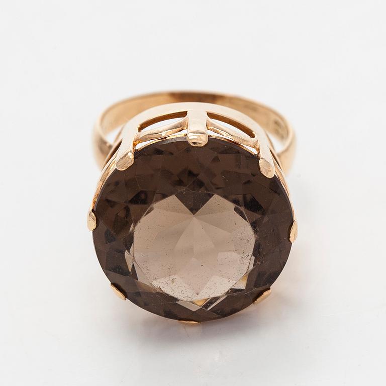 Ring, 14K guld med rökkvarts, Åbo.