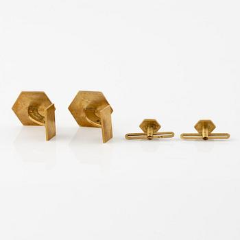 Wiwen Nilsson, a pair of cufflinks and a pair of shirt studs,  18K gold, Lund 1945.