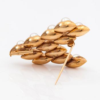 A 14K gold brooch with cultured pearls. Matti Hyvärinen, Turku 1970.