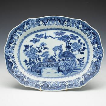 STEKFAT, porslin, Kina, Qianlong (1736-1795).