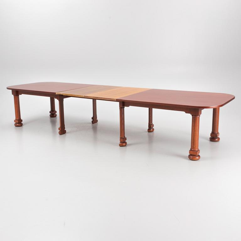 A mahogany and oak dining table, second half of the 20th century.