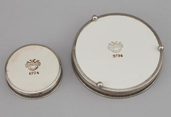 BRICKA samt COASTERS, 2 st, delvis Villeroy & Boch, 1900-talets mitt.