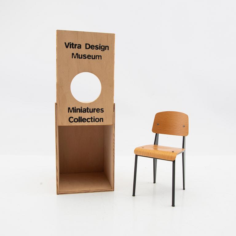 Jean Prouvé, miniatyr, "Standard Chair", Vitra design museum.