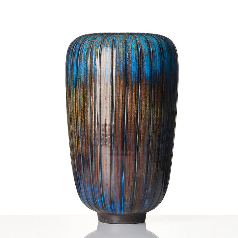 Wilhelm Kåge, a grand "Farsta" stoneware vase, Gustavsberg Studio, Sweden 1950s.