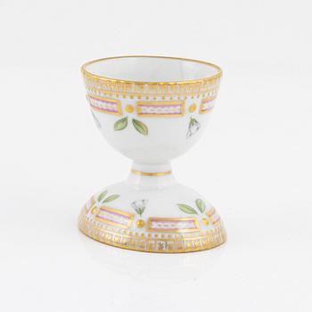 Assiett samt äggkopp, "Flora Danica", Royal Copenhagen, Danmark, 1985-1991.