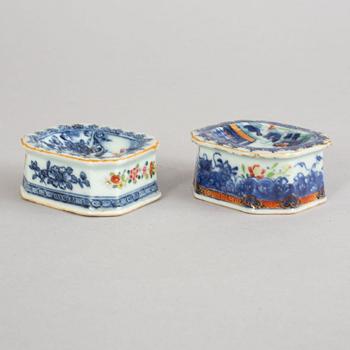 Saltkar, två stycken, olika. Qingdynastin, Qianlong (1736-95).