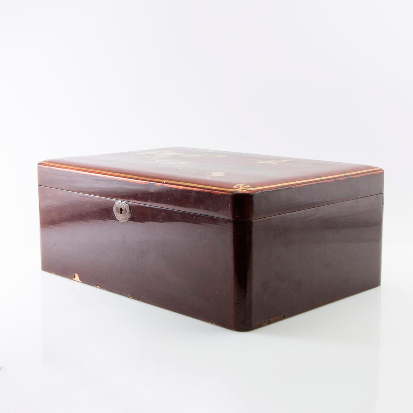 Box Japan circa 1900 lacquer work signed.