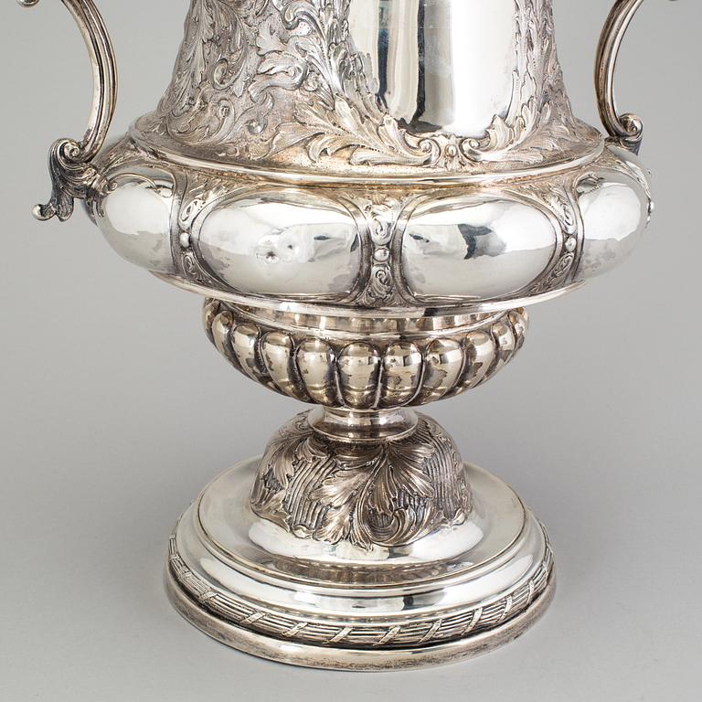 An English 19th century silver urn and cover, mark of John Newton Mappin, Mappin & Webb, London 1895.