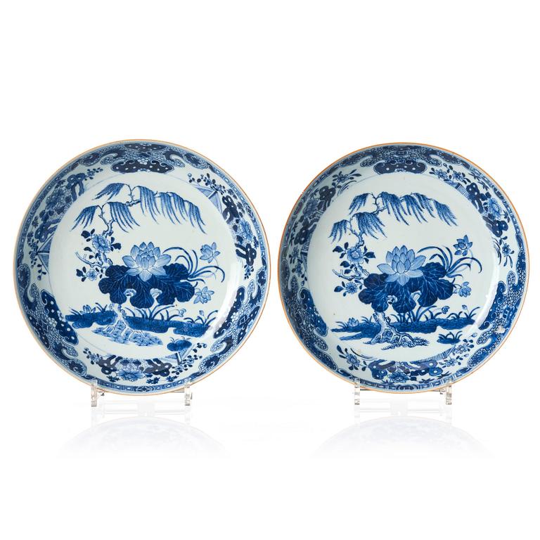 A pair of blue and white dishes, Qing dynasty, Qianlong (1736-95).