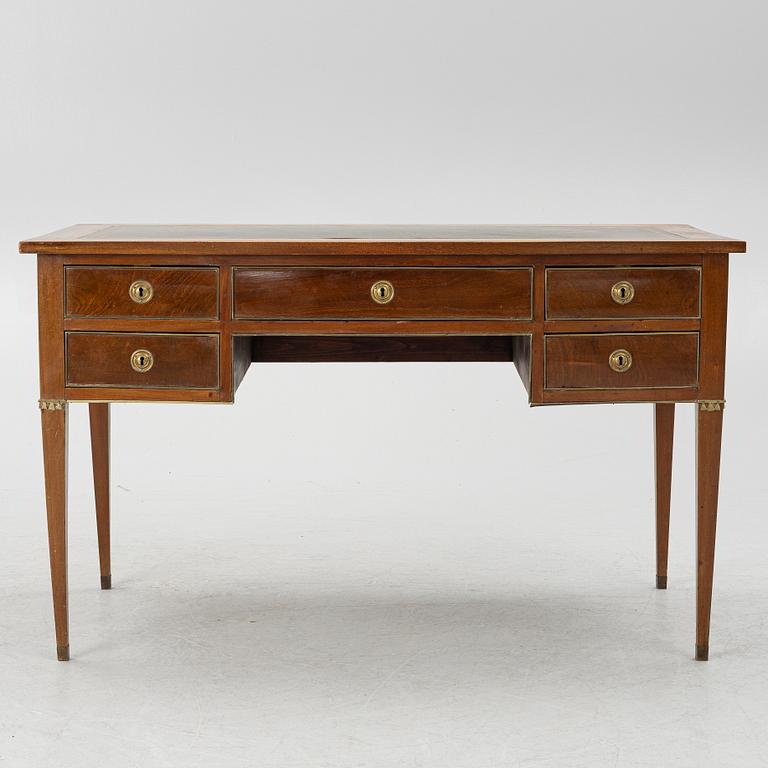 A Georgian style desk, early 20th century.