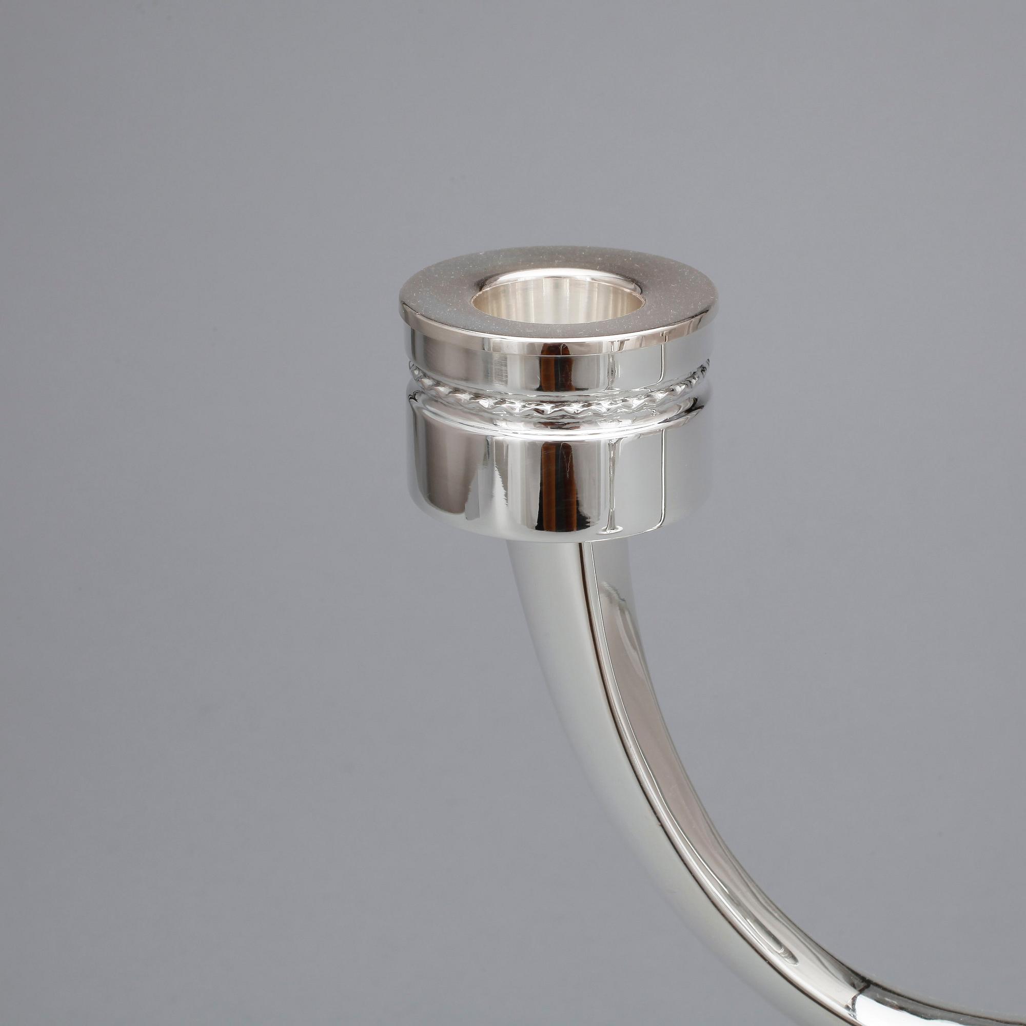 KANDELABRAR, ett par, silver, MGAB, Uppsala, 1969 resp 1971. Fylld fot.