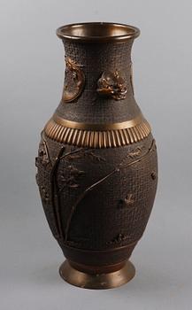 GOLVURNA, metall. Orientalisk.