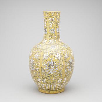 VAS, porslin, Kina, 1900-tal.