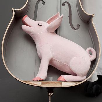 HUND GRAND DANOIS, "Rolf" med cello, NK 2013, JoAnn Tan Studio.