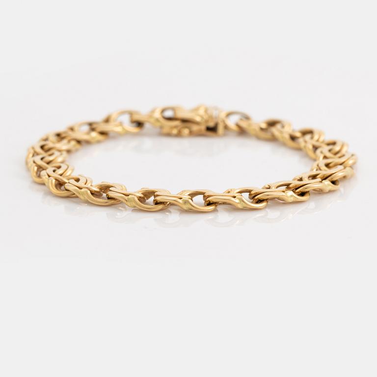 18K gold bracelet.